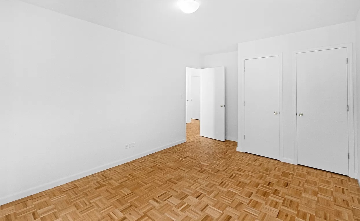 Building Photo - 442 W 44th St