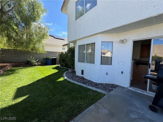 Building Photo - 2053 Smoketree Village Cir