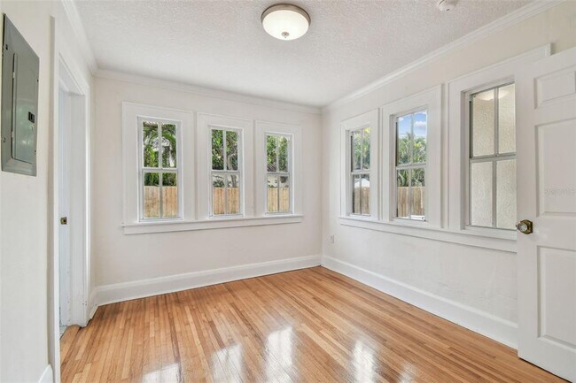 Building Photo - 3120 S Julia Cir