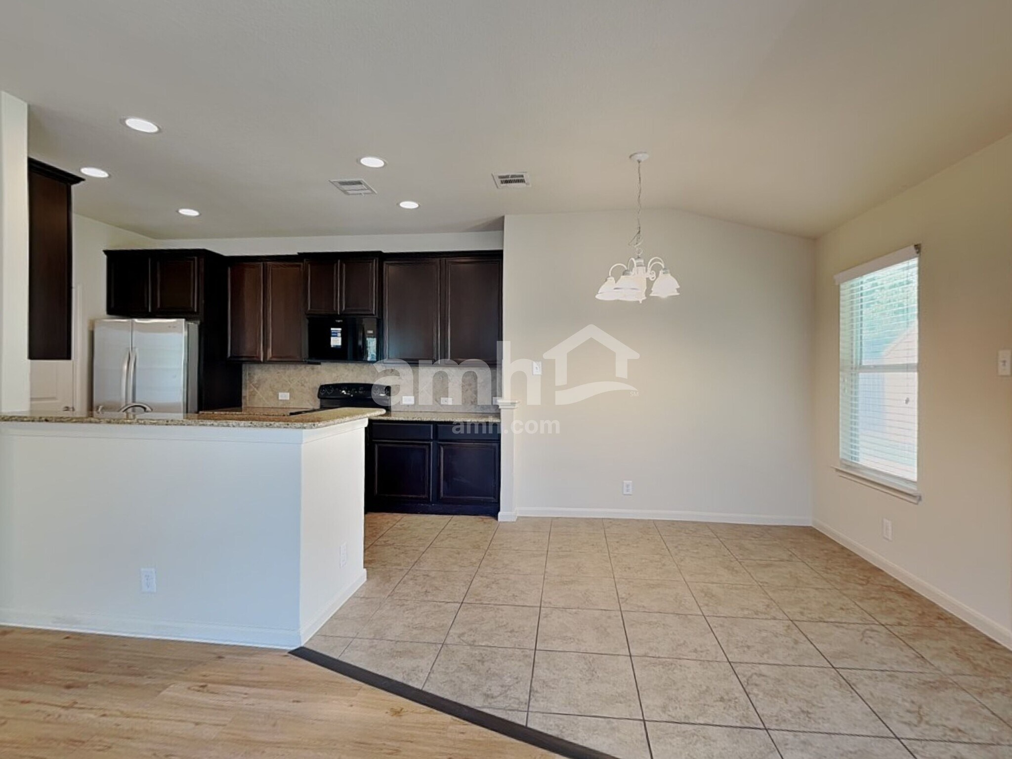 Building Photo - 2129 Hazelwood Dr