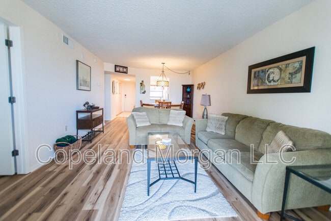 Building Photo - 1000 Cove Cay Dr