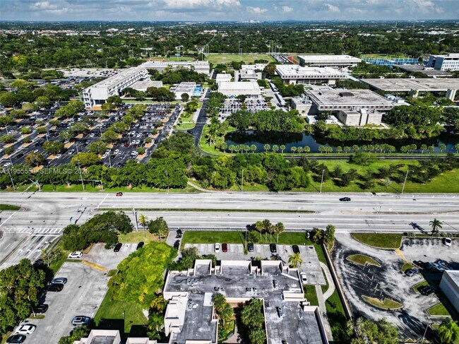 Building Photo - 10425 SW 112th Ave