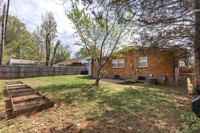 Building Photo - 3025 Vogue Ave