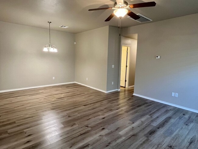 Building Photo - Updated 3 Bedroom 2 Bath Duplex in the Hea...