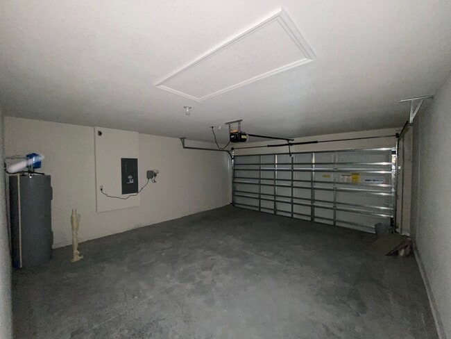 Building Photo - NOT AVAILABLE TO SHOW UNTIL MID APRIL Desirable Lake Diamond Subdivision 4/2/2 **Won't Last*