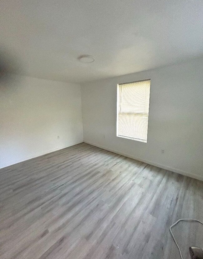 Building Photo - 302 MLK Dr