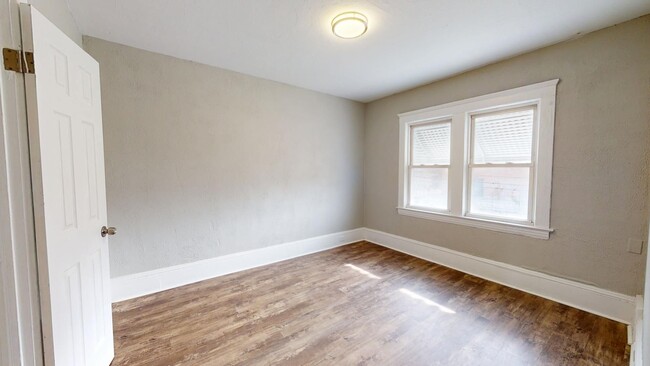 Building Photo - Lease to own! 5 bedroom/1 bath, Old Brooklyn.