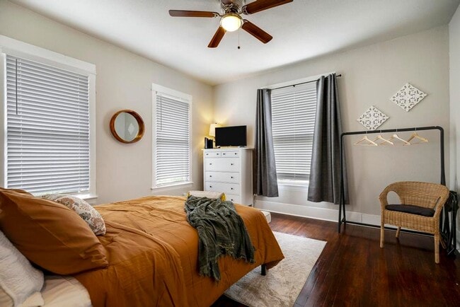 Building Photo - Fully Furnished 3 bedroom 2 bath  for 2 weeks or a Month stay