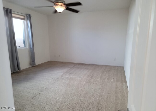 Building Photo - 10465 Saddle Mountain St
