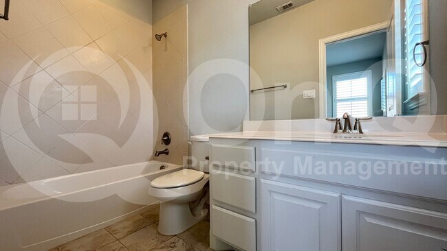 Building Photo - 7005 Golf Club Dr