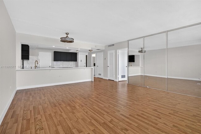 Building Photo - 3111 N Ocean Dr