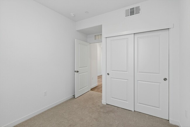 Building Photo - 56 Daytona Ct