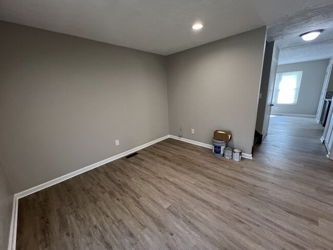 Building Photo - 9412 Mt Auburn Ave