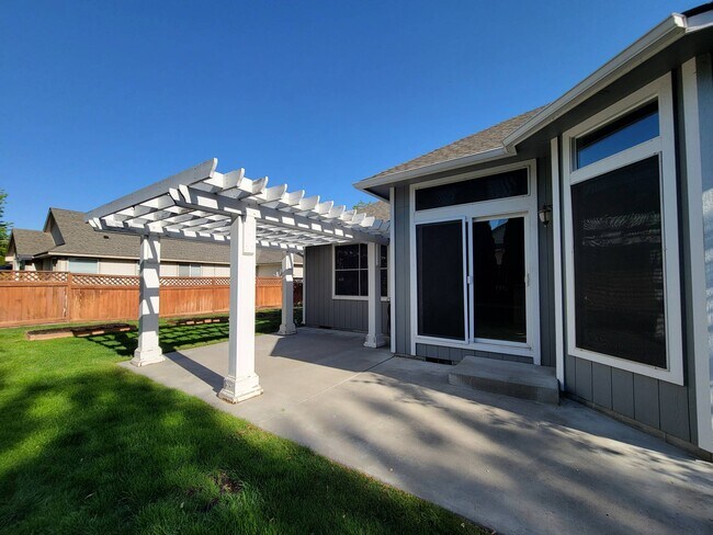 Building Photo - 333 Molokai St