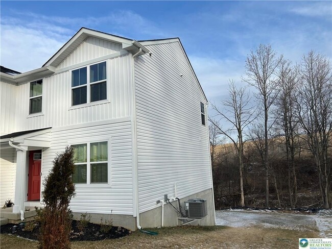 Building Photo - 2525 Barnes Ln