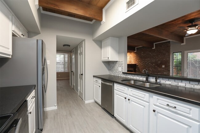 Building Photo - 5370 Brownway St