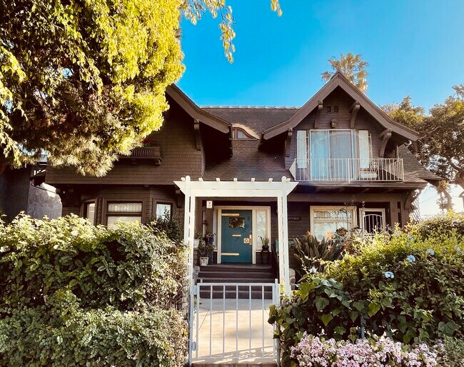 Primary Photo - 1500 E 1st St