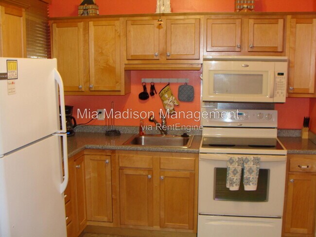 Building Photo - 547 E Macon St