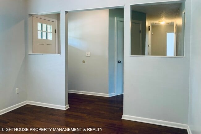 Building Photo - Spacious 4-Bedroom, 2-Bath with Fenced Yar...