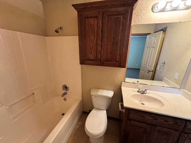 Building Photo - 15012 Kyle Dr