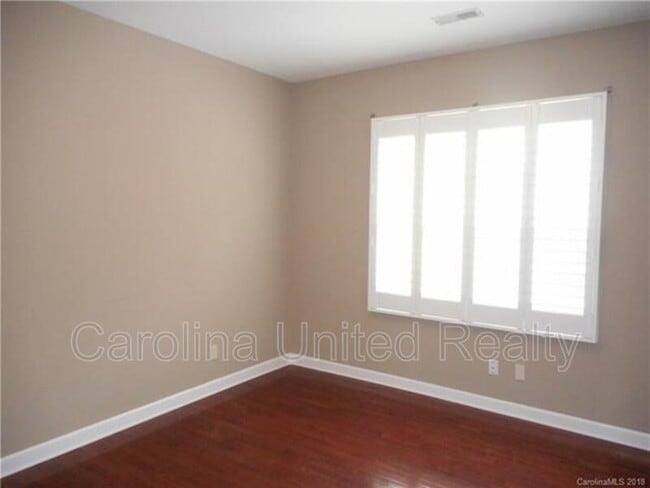 Building Photo - 11017 Valley Spring Dr