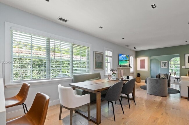 Building Photo - 1502 El Rado St