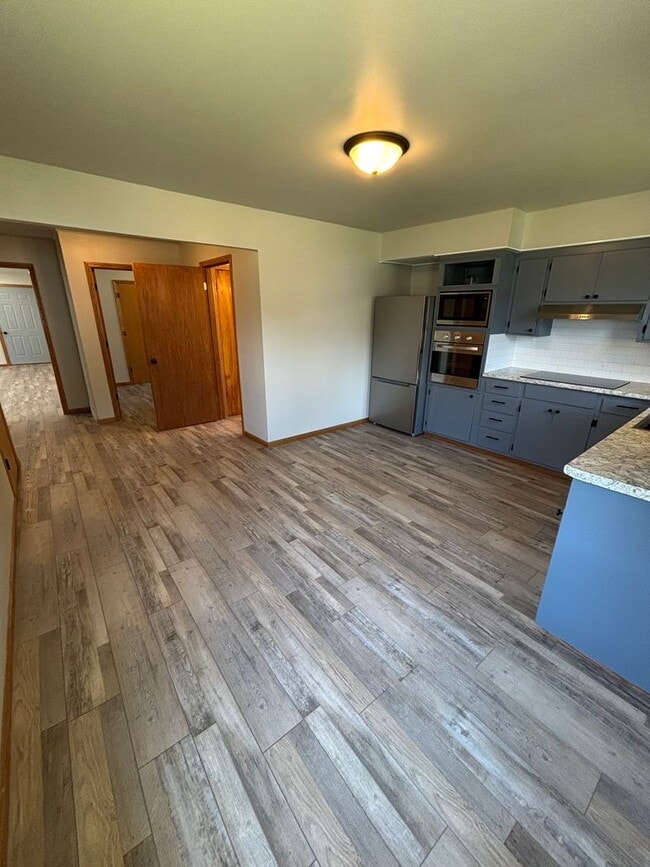 Building Photo - Fully Remodeled 3 Bed/1 Bath Home with Fenced Yard and 2-Car Garage!