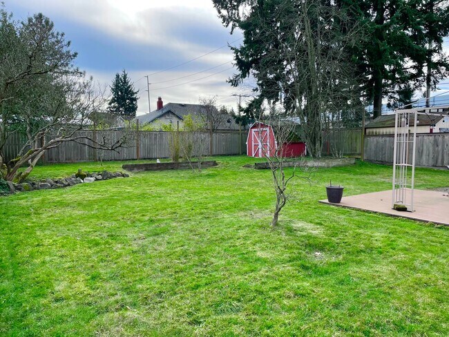 Building Photo - Beautifully Updated  Pinehurst Home