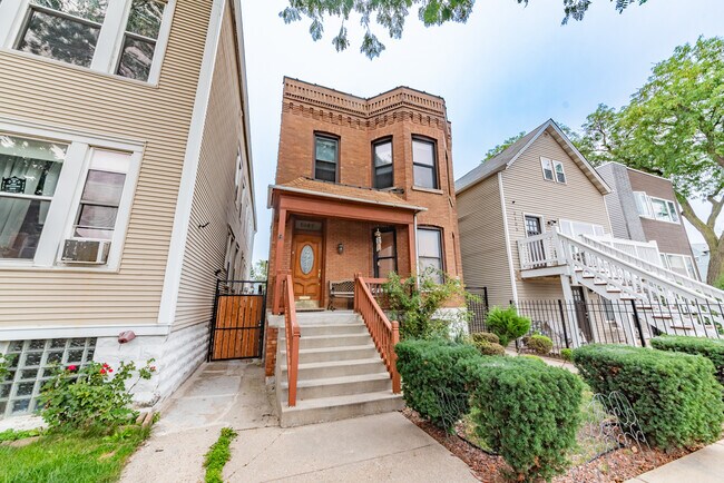 Building Photo - 3107 N Bernard-2