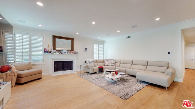 Building Photo - 4950 Densmore Ave