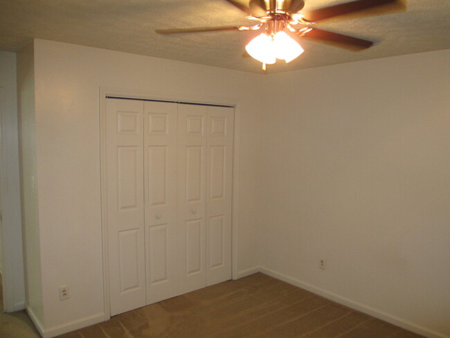 Primary Photo - 2 Bedroom, 1 bath apartment - Downstairs Unit