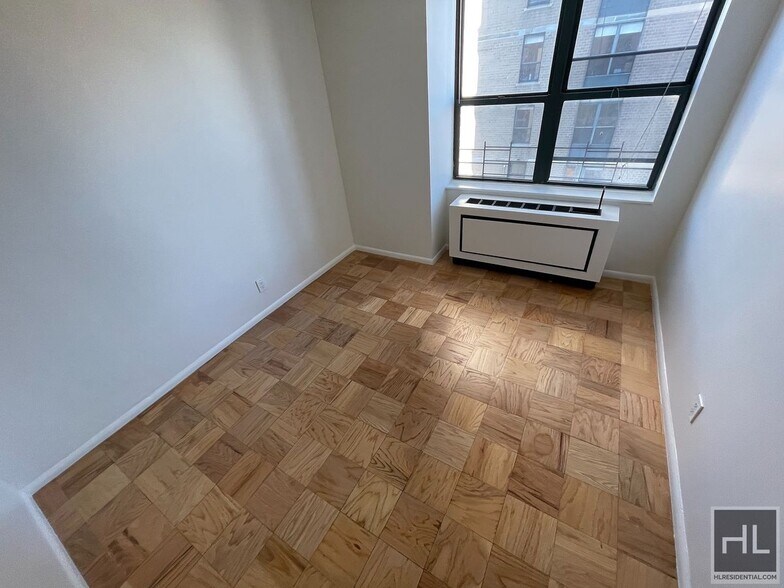 Building Photo - Beautiful 3 Bedroom 2.5 bath Apartment In ...