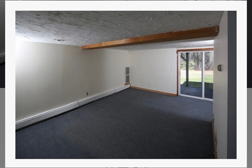 Building Photo - 261 Twin Lakes Dr