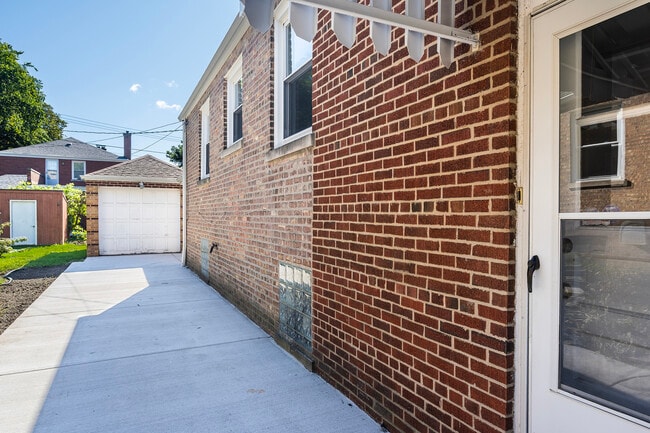Building Photo - 5419 N Virginia Ave
