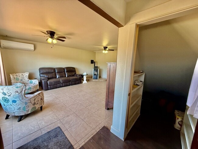 Building Photo - 4-BR Home with Horse Privileges in Apple Valley