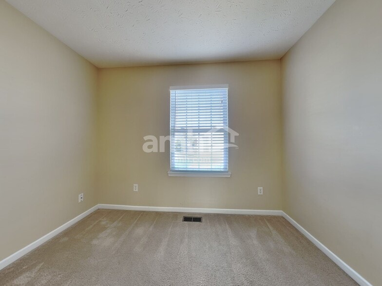 Building Photo - 2452 Featherston Ct