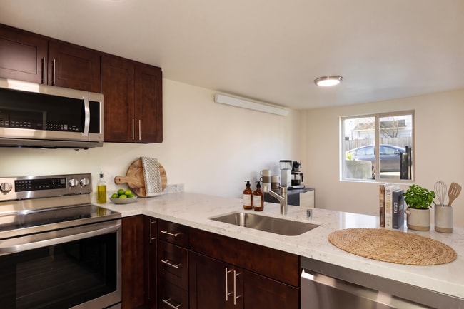 Building Photo - Seattle 3 Bedroom Apartment for Rent | Newly Remodeled Home with In-Unit Washer/Dryer, Private En...