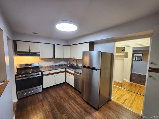 Building Photo - 4 Charles Ln