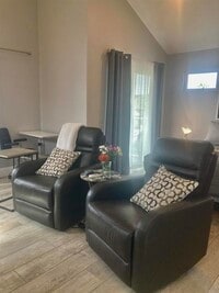 Building Photo - 2812 Sombrosa St