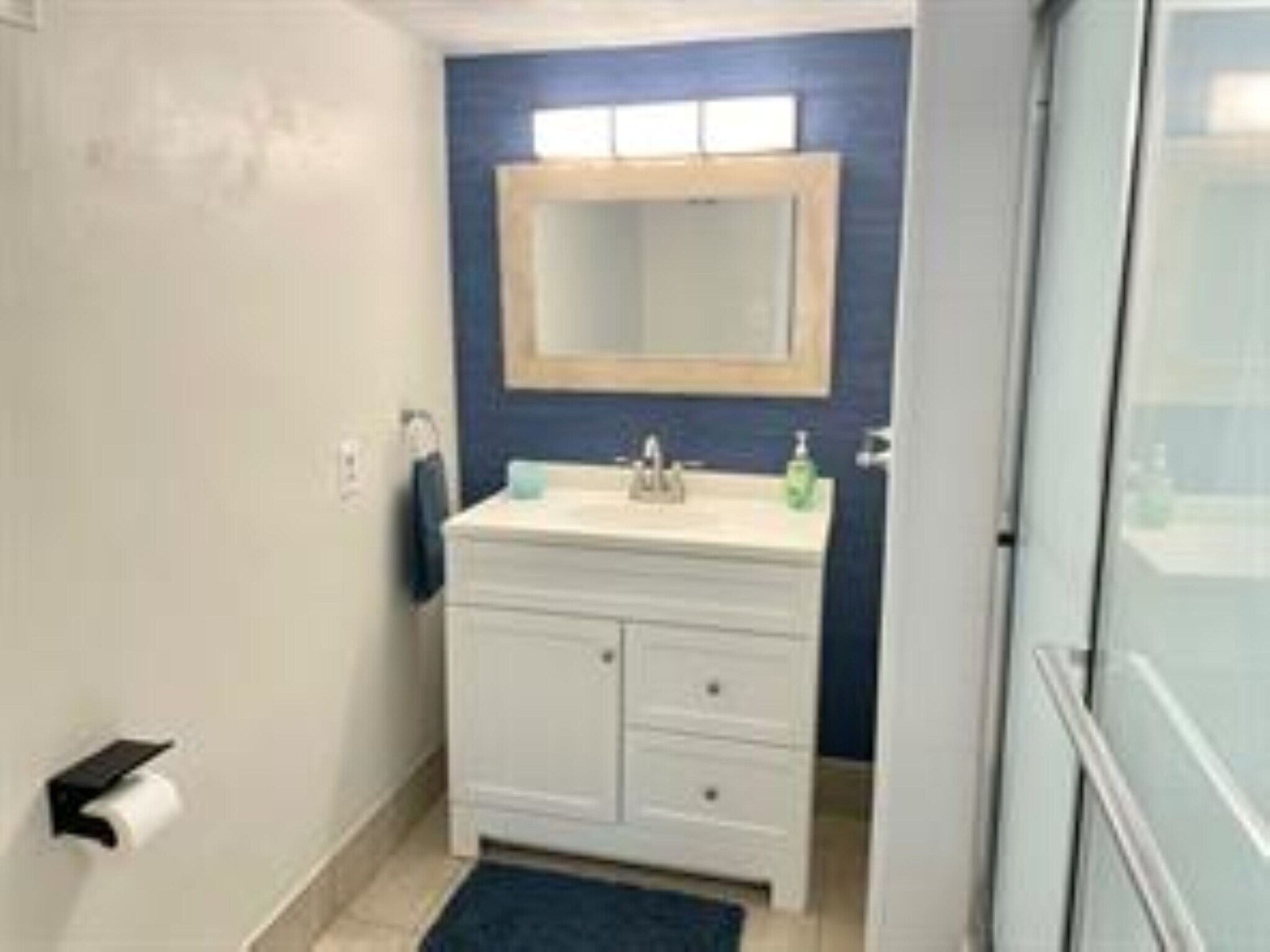 Building Photo - 140 NE 19th Ct