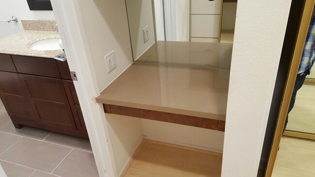 Building Photo - 1830 Kelton Ave