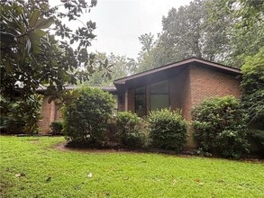 Building Photo - 115 Sharon Dr