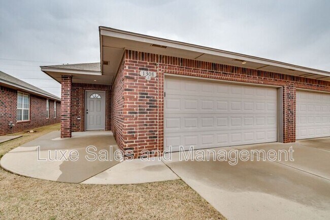 Building Photo - 1308 Garden Gate Dr