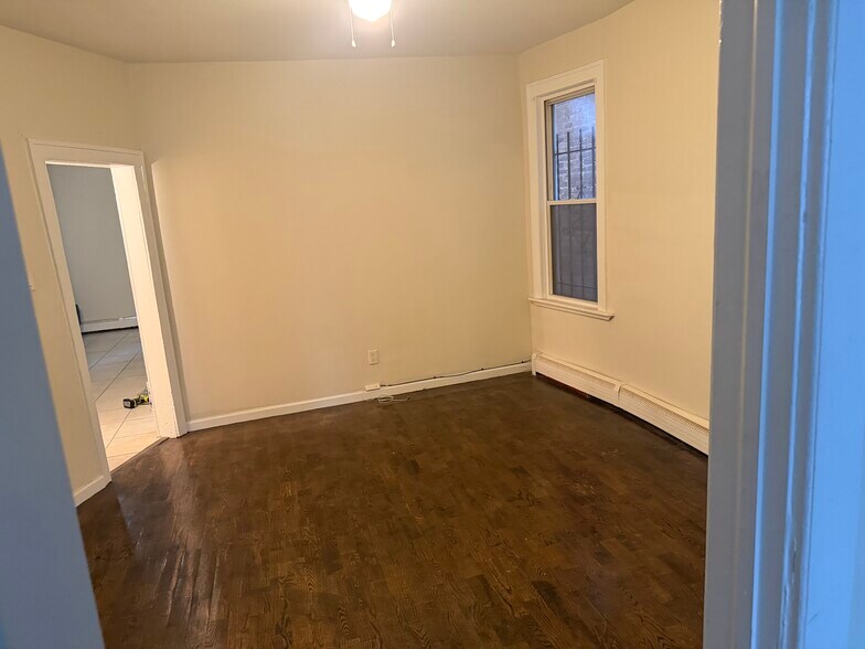 Building Photo - 422 Jelliff Ave