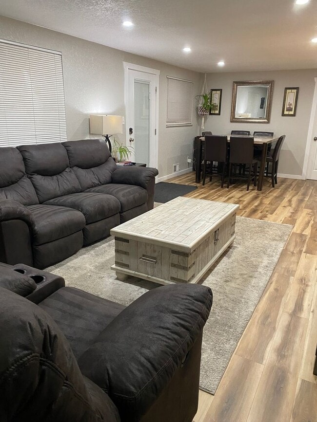 Building Photo - Spacious Ranch in Top School District – Mo...