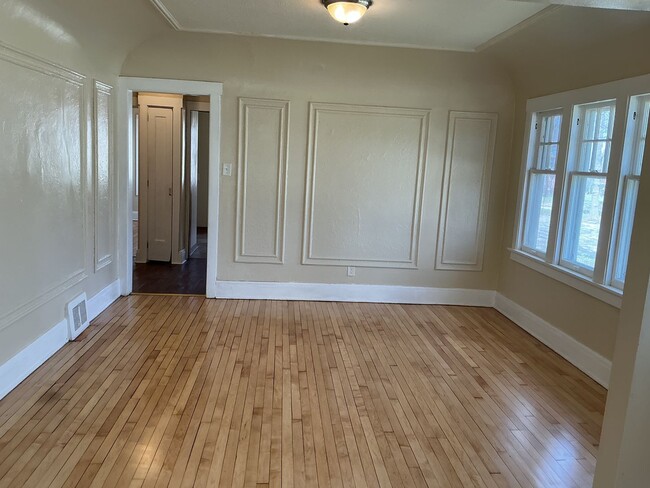 Building Photo - 4502 W Keefe Ave