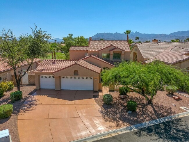 Building Photo - POOL HOME WITH LUSCIOUS GOLF COURSE & MAJE...