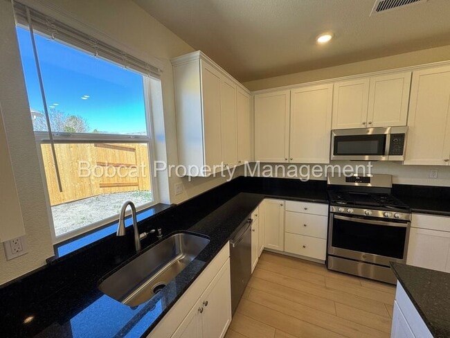 Building Photo - 1484 W Sunset Way