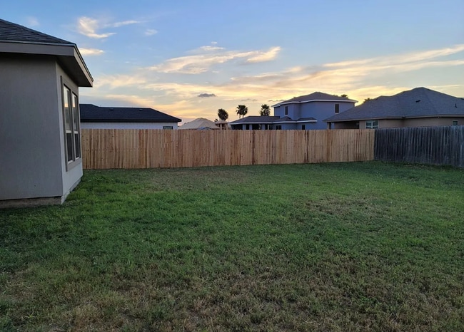 Building Photo - 1913 Ridgeway Cir