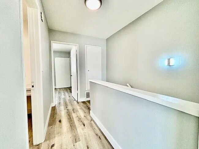 Building Photo - 1018 Mission Dr